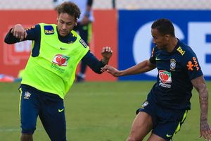 Neymar better and faster every day - Danilo