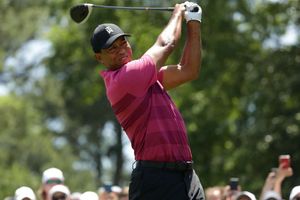 Woods makes solid start as Peterson leads at Quail Hollow