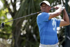 Lahiri misses cut; Woods squeezes through