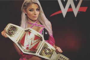 UFC Women's Featherweight Champion offers to help Alexa Bliss