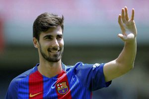 Gomes eye Barca exit as Valencia regain interest