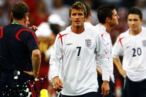 Beckham wings in as Southgate challenges England to make history