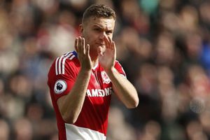 Everton turn to Gibson as alternative to Lascelles
