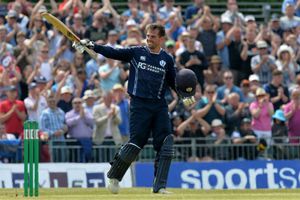 Scotland stun England in Edinburgh run-fest