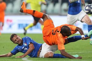 Italy 1 Netherlands 1: Nathan Ake hits back for Oranje