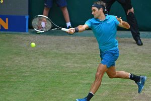Federer moves a step closer to 10th title in Halle