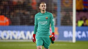 Jasper Cillessen could be PL bound as Chelsea, Arsenal, Liverpool come calling