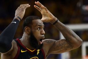 James, Curry slam Trump over Philadelphia Eagles White House ban