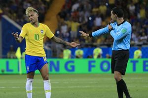 'Aching' Neymar urges referees to intervene