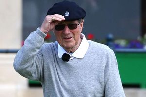 Five-time Open Championship winner Thomson dies aged 88