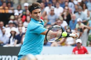 'Fortunate' Federer closes in on Halle title
