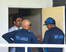 Sri Lanka players charged with ball-tampering, take field 