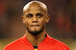 Simon Mignolet hopeful Vincent Kompany will be fit for World Cup