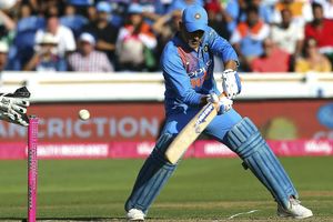 MS Dhoni booed by Indian spectators during 2nd ODI