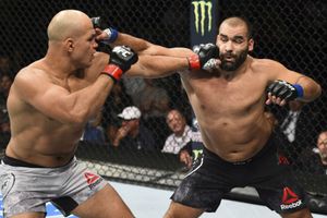 UFC Fight Night 133 results: Dos Santos outworks Ivanov on Octagon return