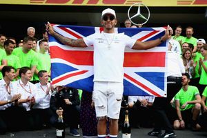 British F1 Grand Prix: Hamilton accepts Raikkonen's apology, but Ferrari launch attack on Mercedes