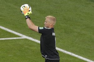 Chelsea target Kasper Schmeichel as replacement for Thibaut Courtois
