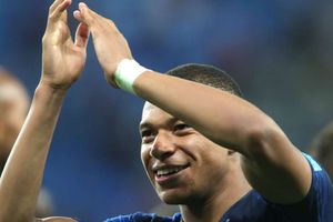 Zidane and Ronaldo didn't aim to be 'cinematic' - Meunier warns Mbappe over attitude