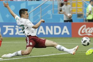 Mexican youngster Lozano is on Manchester United radar