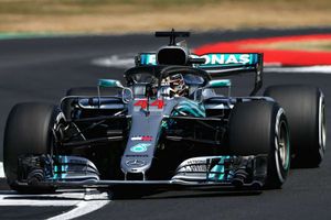 F1 2018: Lewis Hamilton's home comforts continue in qualifying