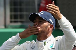 Hamilton agrees two-year Mercedes extension