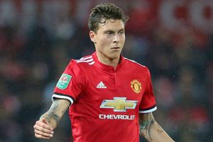 Manchester United block Lyon’s Victor Lindelof approach