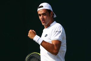 Berrettini masters Mayer in Bastad