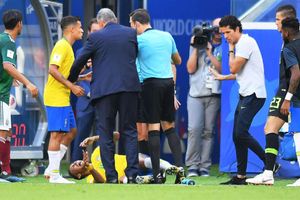 He should dedicate himself to playing football - Layun questions Neymar antics