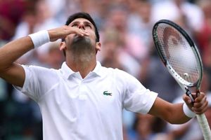 Wimbledon 2018: Djokovic beats fading light & Khachanov to reach quarters