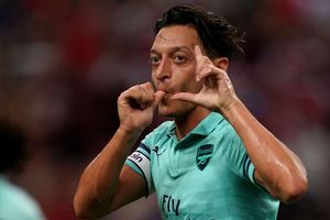 Arsenal 5 Paris Saint-Germain 1: Ozil scores on Gunners return