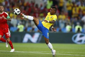 Barcelona to use Paulinho as make weight for Chelsea's Willian