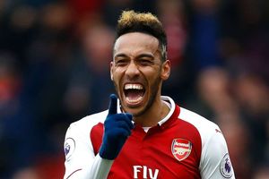 Aubameyang shines as Emery's Arsenal reign starts with 8-0 win