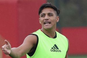Sanchez could miss United pre-season tour after visa rejection