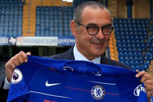 De Laurentiis accuses Sarri of trying to sign whole Napoli team