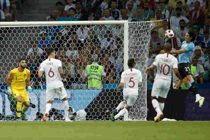 FIFA WC 2018 Highlights: Edinson Cavani fuels Uruguay's quarterfinal entry