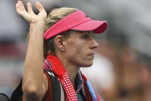 Kerber stunned but Svitolina, Sharapova advance at rain-hit Rogers Cup