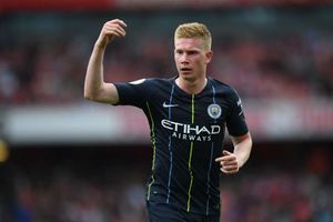 Manchester City's Kevin De Bruyne suffers knee injury