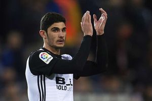 Goncalo Guedes signs on for six years at Valencia