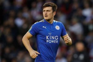 Manchester United target Harry Maguire signs new deal at Leicester