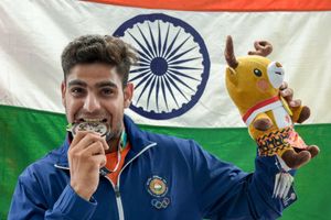 Asian Games 2018: India's Lakshay Sheoran wins silver in trap shooting