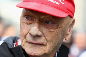 F1 great Niki Lauda undergoes lung transplant surgery