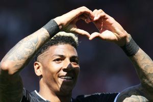 Palace left-back Van Aanholt flattered by Juventus links
