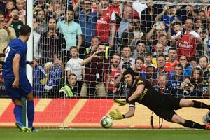 Arsenal 1 Chelsea 1 (6-5 on penalties): Cech the hero against old club