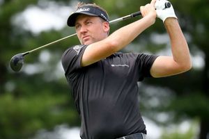 Poulter grabs first-round lead at Firestone