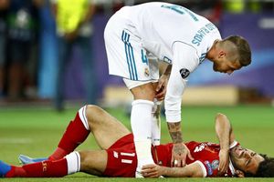 Cold shoulder? Salah, Ramos share awkward meeting at Champions League draw
