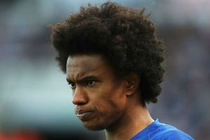 Sarri seeking talks with Willian over delayed Chelsea return