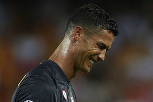 Champions League: Juventus win despite Ronaldo sending off