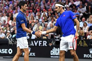 Djokovic hits Federer, pair lose in doubles at Laver Cup