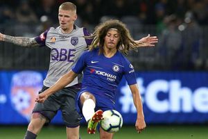 Ampadu signs long-term Chelsea contract
