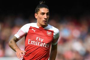 Arsenal full-back Hector Bellerin unsettled by 'homophobic insults'